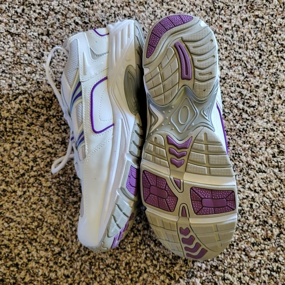 Vionic athletic shoes - Picture 7 of 9